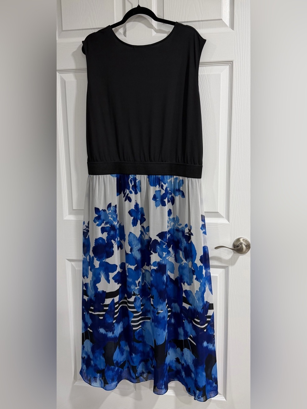 Signature Collection Black & Blue Floral V-Neck Women’s Dress - Picture 4 of 5